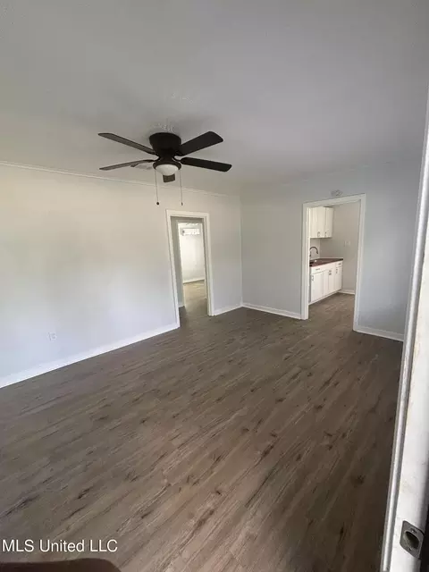 Living - 129 Savanna St, Jackson, MS 39212 photo 2 of 2