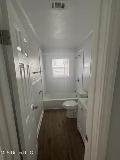 Bath - 129 Savanna St, Jackson, MS 39212 photo 1 of 2