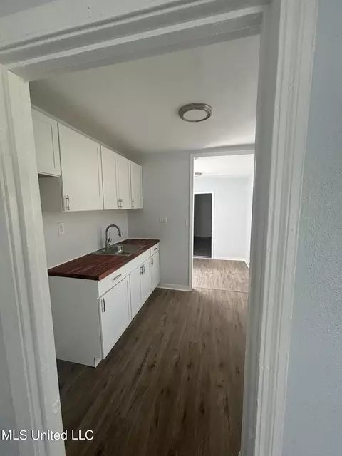 Kitchen - 129 Savanna St, Jackson, MS 39212 photo 1 of 1