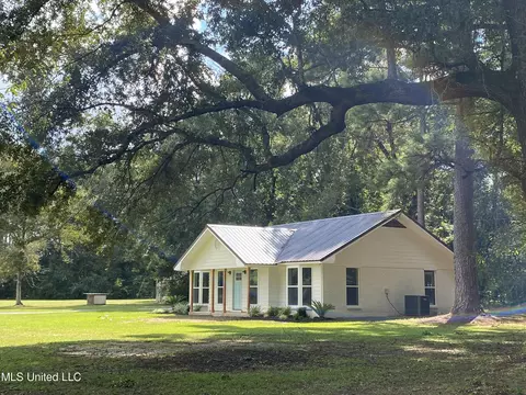 22217 Jones Ln, Moss Point, MS 39562