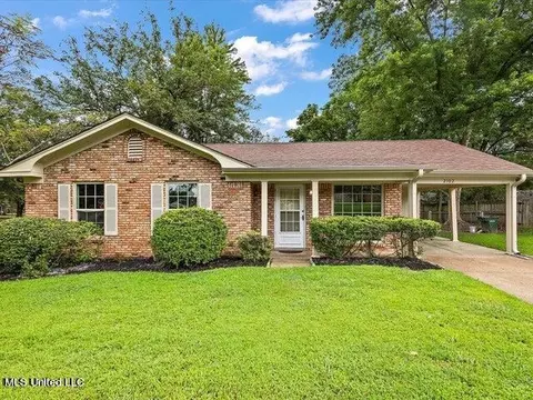 2102 Brookhaven Dr, Southaven, MS 38671