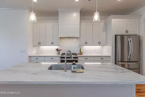Kitchen - 108 Bridgewater Loop, Madison, MS 39110 photo 2 of 6