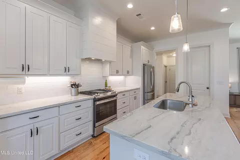 Kitchen - 108 Bridgewater Loop, Madison, MS 39110 photo 4 of 6