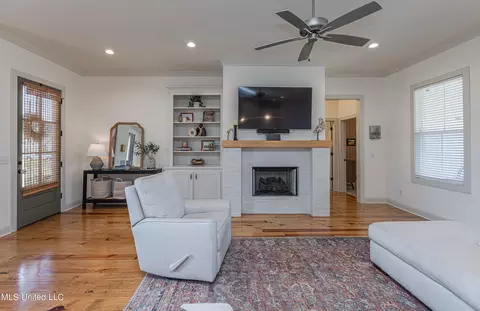Living - 108 Bridgewater Loop, Madison, MS 39110 photo 3 of 5