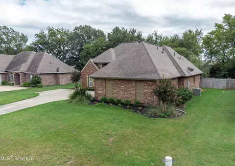 Exterior - 165 Fieldstone Ln, Madison, MS 39110 photo 4 of 7