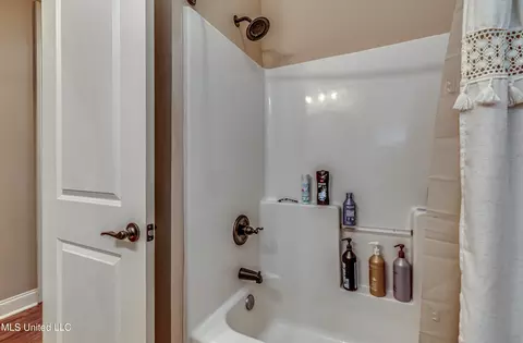 Bath - 165 Fieldstone Ln, Madison, MS 39110 photo 4 of 4
