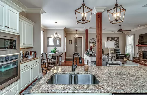 Kitchen - 165 Fieldstone Ln, Madison, MS 39110 photo 4 of 4