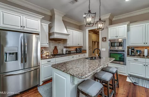 Kitchen - 165 Fieldstone Ln, Madison, MS 39110 photo 2 of 4