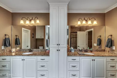 Bath - 165 Fieldstone Ln, Madison, MS 39110 photo 1 of 4