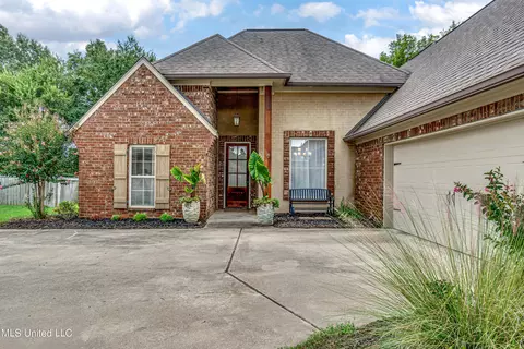 Exterior - 165 Fieldstone Ln, Madison, MS 39110 photo 3 of 7