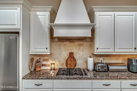 Kitchen - 165 Fieldstone Ln, Madison, MS 39110 photo 3 of 4