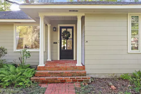 3860 Hawthorne Dr, Jackson, MS 39206