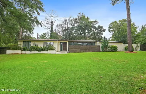 1727 Meadowbrook Rd, Jackson, MS 39211 photo 1