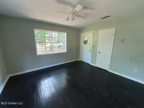 Living - 455 Cummins St, Jackson, MS 39204 photo 3 of 4