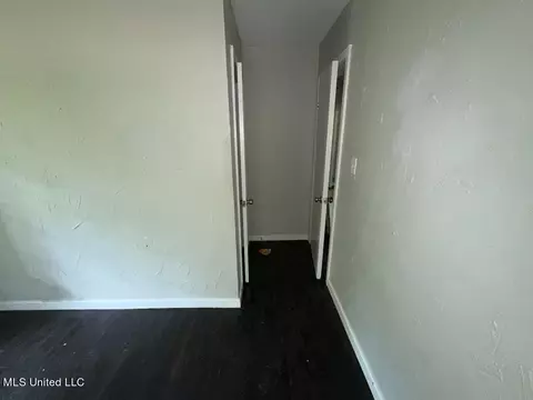 Entry Way - 455 Cummins St, Jackson, MS 39204 photo 1 of 3
