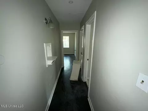 Entry Way - 455 Cummins St, Jackson, MS 39204 photo 2 of 3