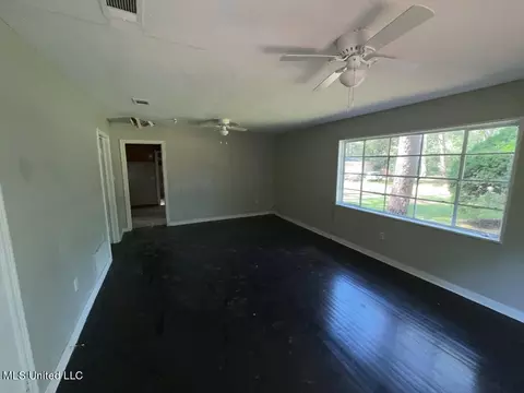 Living - 455 Cummins St, Jackson, MS 39204 photo 2 of 4
