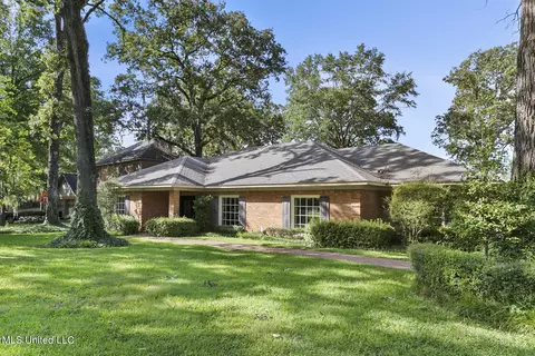 2 Avery Cir, Jackson, MS 39211