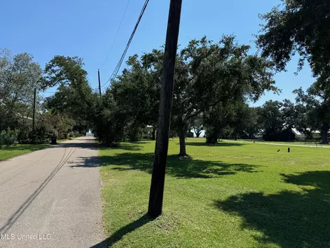 120 Citizen St, Bay Saint Louis, MS 39520