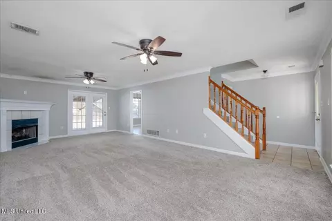 Living - 3386 Sundial Dr, Hernando, MS 38632 photo 2 of 4