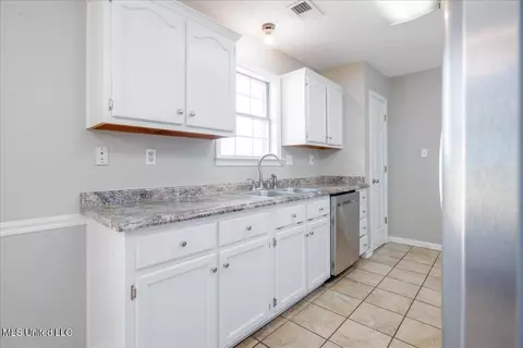 Kitchen - 3386 Sundial Dr, Hernando, MS 38632 photo 1 of 1