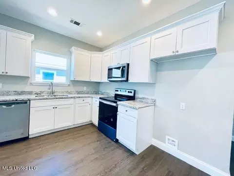 Kitchen - 14976 Custer St, Vancleave, MS 39565 photo 2 of 3