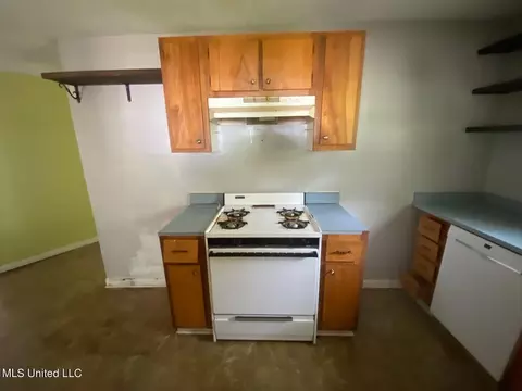 Kitchen - 405 E Jefferson St, Kosciusko, MS 39090 photo 2 of 3