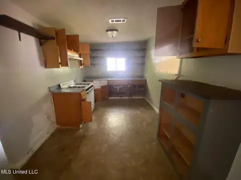 Kitchen - 405 E Jefferson St, Kosciusko, MS 39090 photo 1 of 3