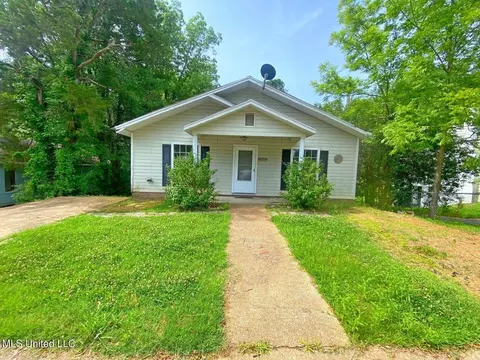 405 E Jefferson St, Kosciusko, MS 39090