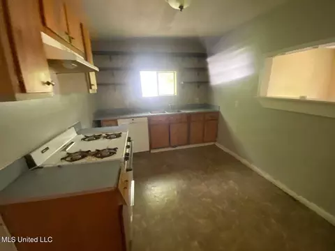 Kitchen - 405 E Jefferson St, Kosciusko, MS 39090 photo 3 of 3