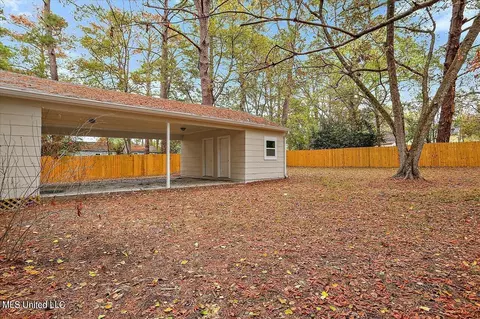 2602 Brookwood Dr, Jackson, MS 39212
