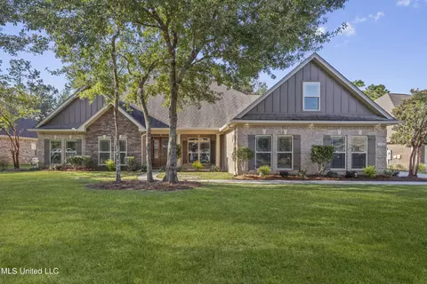 24732 Knollwood Dr, Pass Christian, MS 39571