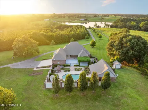 68 Cooley Lk Dr, Lumberton, MS 39455
