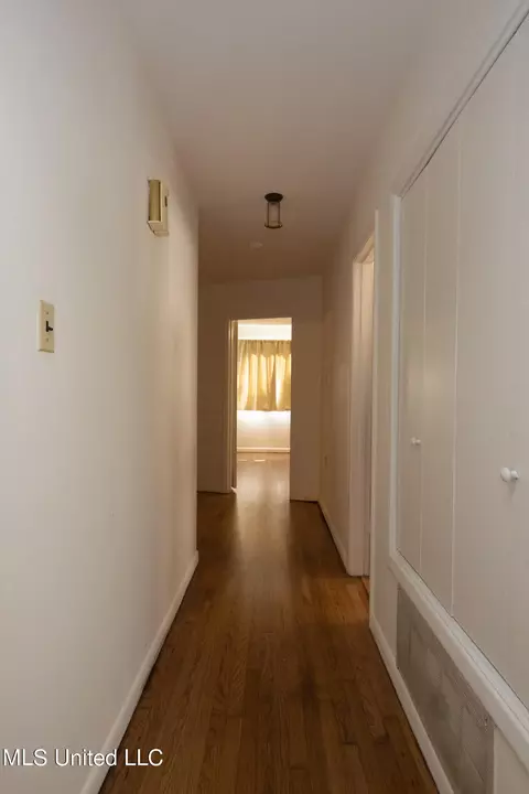 Entry Way - 4636 Kelton Dr, Jackson, MS 39211 photo 1 of 1
