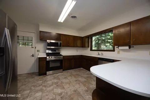 Kitchen - 4636 Kelton Dr, Jackson, MS 39211 photo 1 of 2