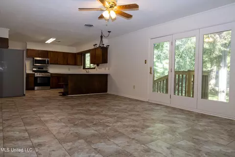 Living - 4636 Kelton Dr, Jackson, MS 39211 photo 2 of 5