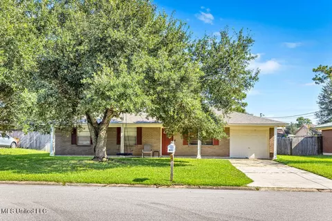 6317 Kimbrough Blvd, Biloxi, MS 39532
