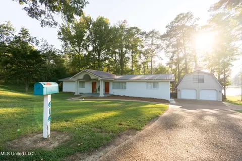 414 W Dewey Camp Dr, Florence, MS 39073