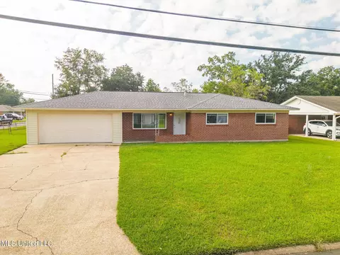701 Saratoga Dr, Long Beach, MS 39560