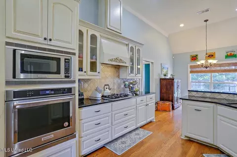 Kitchen - 620 Highleadon Pl, Madison, MS 39110 photo 3 of 4