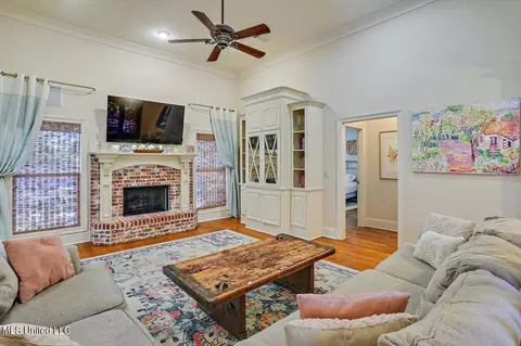 Living - 620 Highleadon Pl, Madison, MS 39110 photo 2 of 2