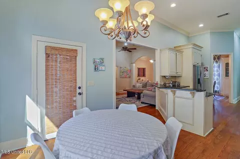 Dining - 620 Highleadon Pl, Madison, MS 39110 photo 2 of 4