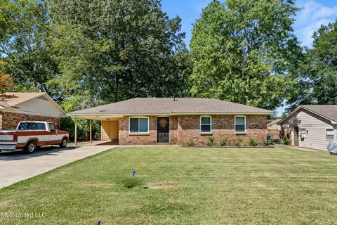 6795 Pinehurst Rd, Horn Lake, MS 38637