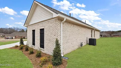 147 Copper Creek Dr, Clinton, MS 39056 photo 2