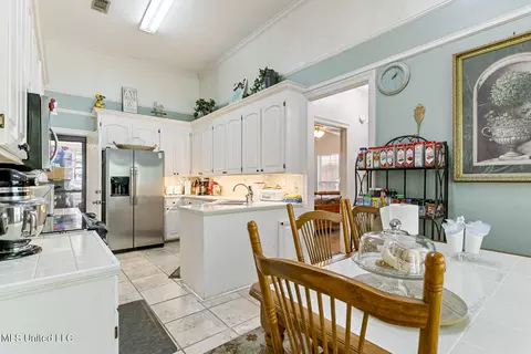 Kitchen - 105 Sawgrass Cv, Canton, MS 39046 photo 1 of 4