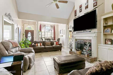 Living - 105 Sawgrass Cv, Canton, MS 39046 photo 3 of 3