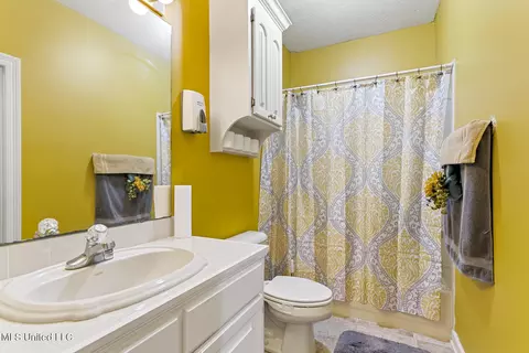 Bath - 105 Sawgrass Cv, Canton, MS 39046 photo 1 of 5