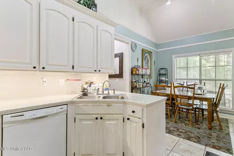 Kitchen - 105 Sawgrass Cv, Canton, MS 39046 photo 3 of 4