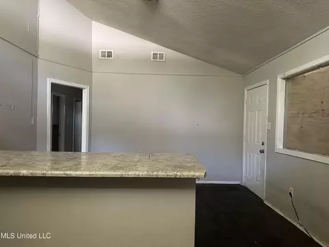 Living - 243 Queen Anne Ln, Jackson, MS 39209 photo 3 of 5