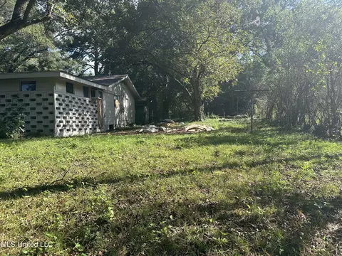 Exterior - 243 Queen Anne Ln, Jackson, MS 39209 photo 5 of 5